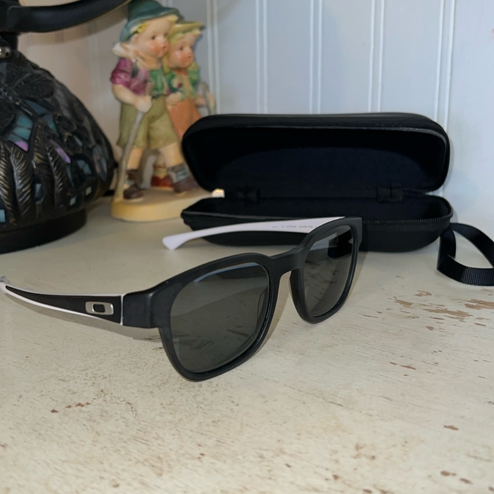 Oakley Cloverleaf sunglass Frames ox1078-0851 satin black white